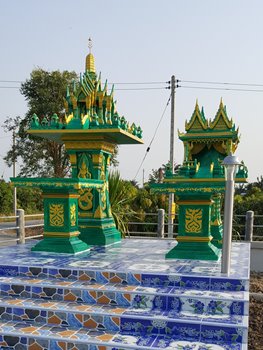 ชุดศาลพระภูมิลพบุรีกลาง3ชั้น ศาลเจ้าที่แฝดใหญ่